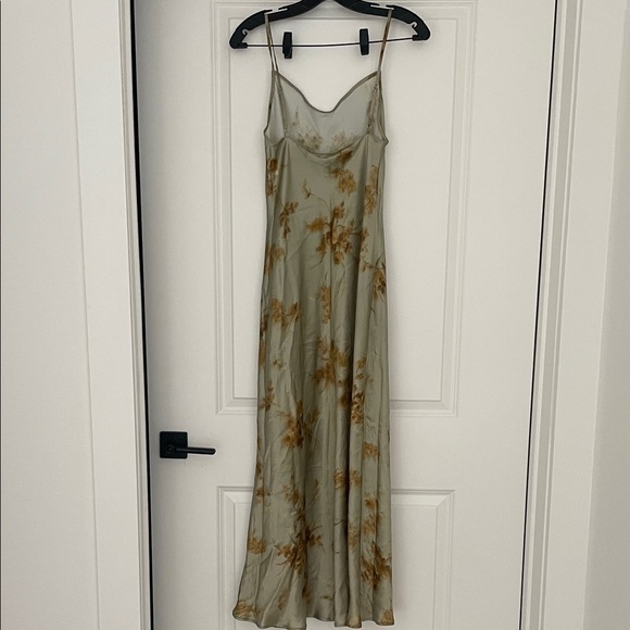Reformation Parma silk maxi dress in golden hour - Picture 5 of 10